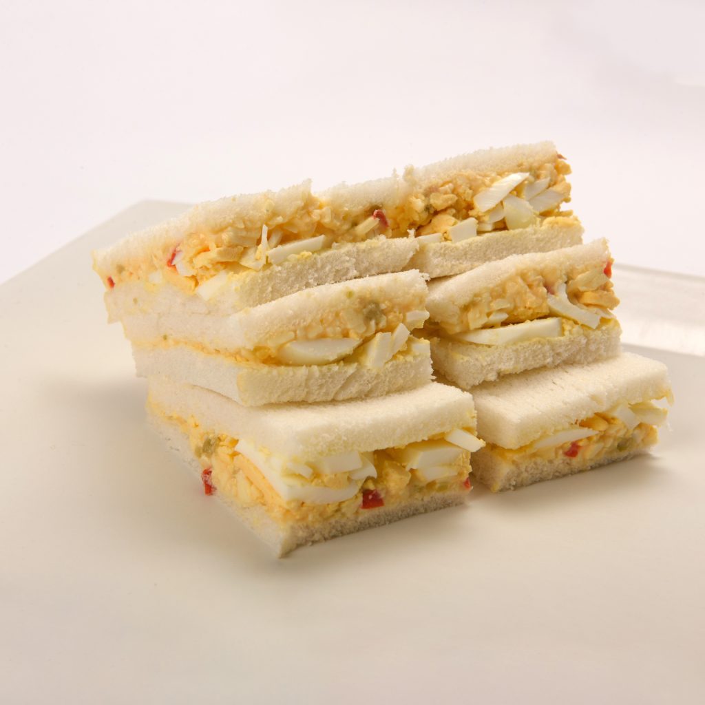 Sándwich de huevo, morrón, y mousse de queso (12 unidades) Porto Vanila